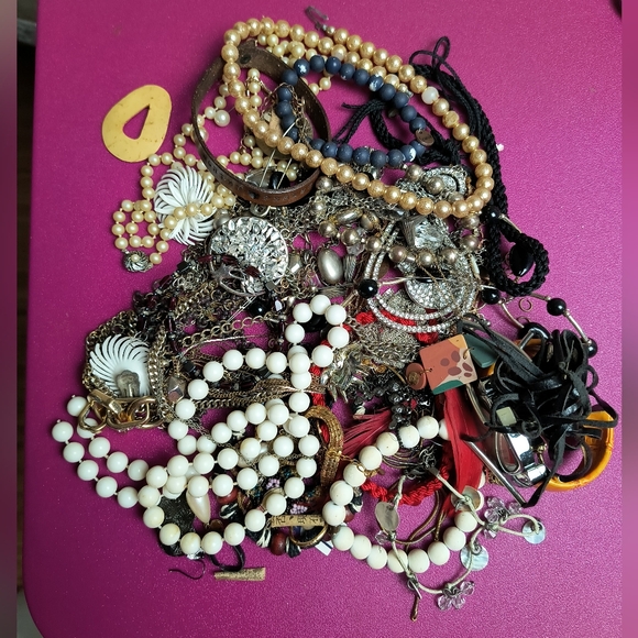 Lot Of Jewelry Broken Scrap And Crafts Jewelry 1lb4.5 - Picture 4 of 5